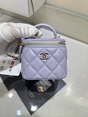 Chanel Mini Vanity Case Light Purple Lambskin 11cm - 1