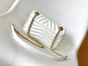 Louis Vuitton LV New Wave Chain White 21x12x9cm - 6