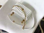 Louis Vuitton LV New Wave Chain White 21x12x9cm - 3