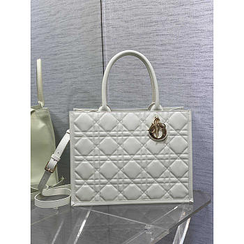 Dior Medium Book Tote White Macrocannage Calfskin 36.5 x 28 x 17.5 cm