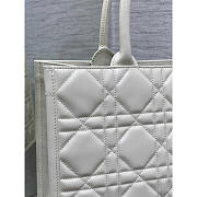 Dior Medium Book Tote White Macrocannage Calfskin 36.5 x 28 x 17.5 cm - 6