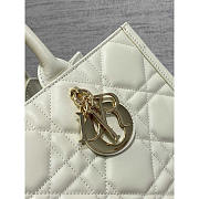 Dior Medium Book Tote White Macrocannage Calfskin 36.5 x 28 x 17.5 cm - 4