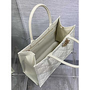 Dior Medium Book Tote White Macrocannage Calfskin 36.5 x 28 x 17.5 cm - 2