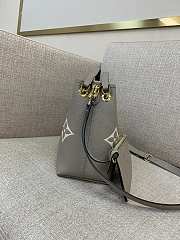 Louis Vuitton LV Summer Bundle Grey Bag 28 x 20 x 11.5 cm - 2