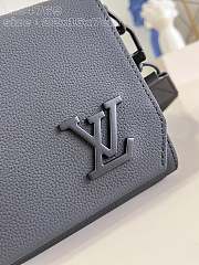 Louis Vuitton LV Takeoff Messenger PM Black 22 x 16.5 x 7 cm - 4