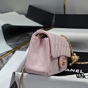 Chanel Flap Bag Light Pink Lambskin Bell 20x13x7cm - 2