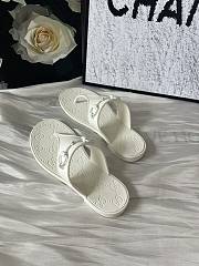 Gucci White Minorca Rubber Thong Sandals - 2