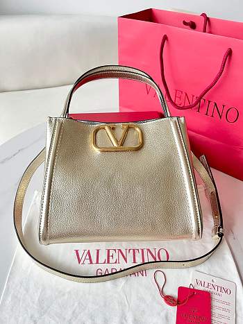 Valentino Garavani Alltime Medium Handbag Gold 26x21x17cm