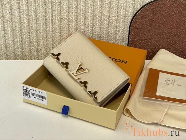 Louis Vuitton LV Capucines Compact Wallet White 13.5 x 9.5 x 3 cm - 1