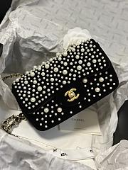 Chanel Velvet Pearl Mini Flap Bag Black 17x10x4.5cm - 4