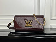 Louis Vuitton LV Twist West Bag Wine 23.5 x 12 x 7 cm - 1