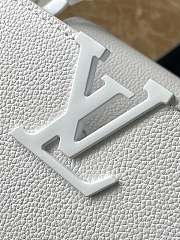 Louis Vuitton LV Capucines Mini East-West White 22 x 12 x 8 cm - 4