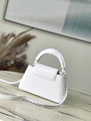 Louis Vuitton LV Capucines Mini East-West White 22 x 12 x 8 cm - 3