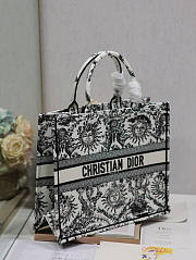 Dior Large Book Tote White Black Soleil 42 x 35 x 18.5 cm - 4