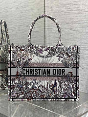 Dior Medium Book Tote Multicolor 4 Saisons Hiver 36 x 27.5 x 16.5 cm - 1