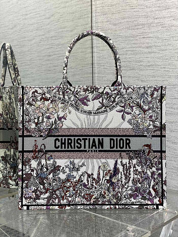 Dior Large Book Tote Multicolor 4 Saisons Hiver 42 x 35 x 18.5 cm