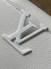 Louis Vuitton LV Capucines BB East-West White 29x16.5x9cm - 2