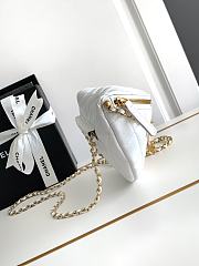 Chanel Bumbag White 17x24x11cm - 2