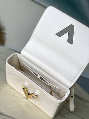 Louis Vuitton LV Epi Twist MM White 23 x 17 x 9.5 cm - 6