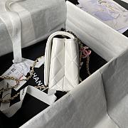 Chanel Classic Flap Bag White Lambskin 22x14x8.5cm - 6