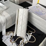 Chanel Classic Flap Bag White Lambskin 22x14x8.5cm - 5