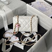 Chanel Classic Flap Bag White Lambskin 22x14x8.5cm - 3