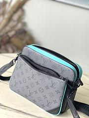 Louis Vuitton LV Trio Messenger Turquoise 25 x 18.5 x 7 cm - 2