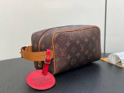 Louis Vuitton LV Locker Dopp Kit Monogram Dust 23 x 13 x 12 cm - 6