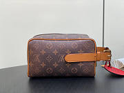 Louis Vuitton LV Locker Dopp Kit Monogram Dust 23 x 13 x 12 cm - 4