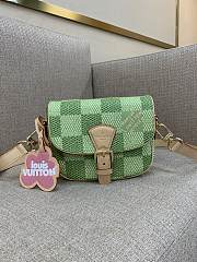 Louis Vuitton LV Bag Montsouris Damier Green 20x17x7cm - 1