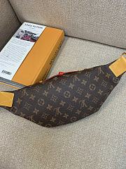 Louis Vuitton LV Bumbag Monogram Dust 35x15x8cm - 3