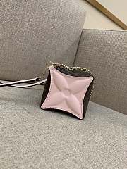 Louis Vuitton LV Bloom Pouch Rose 22.5 x 13 x 13 cm - 4