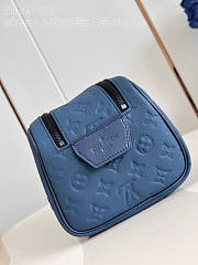 Louis Vuitton LV Dopp Kit Sapphire 28 x 15 x 16.5 cm - 3