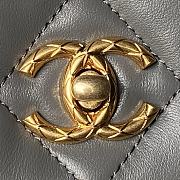 Chanel Flap Bag Grey Lambskin Gold 26x15x7cm - 2