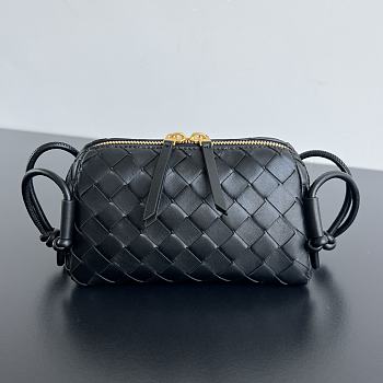 Bottega Veneta Intrecciato Concert Pouch Black 18.5x11.5x8.5cm