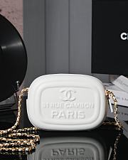 Chanel White Clutches 18x13x6cm - 1