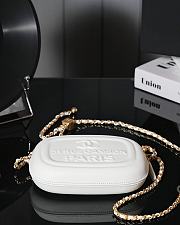 Chanel White Clutches 18x13x6cm - 2