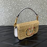 Valentino Garavani Small Locò Raffia Shoulder Bag White 20x11x5cm - 5