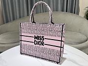 Dior Medium Book Tote White Pale Pink Allover 36 x 27.5 x 16.5 cm - 2