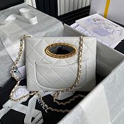 Chanel Clutch Lambskin Gold Plated Metal White 25x19x3cm - 3