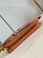 Louis Vuitton LV Liv Pochette Cognac 24x13x6.5cm - 6