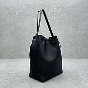 The Row Black Belvedere Leather Bucket Bag 30x37x18cm - 4