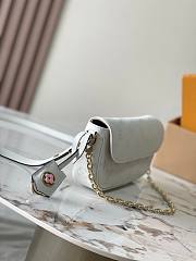 Louis Vuitton LV Wallet On Chain Ivy White 23.5 x 12 x 4.3 cm - 3