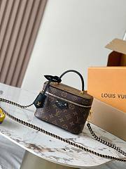 Louis Vuitton LV Vanity PM Bag Monogram 19 x 11 x 13 cm - 1