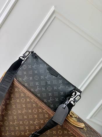 Louis Vuitton LV Pochette Monogram Accessoire XL 28 x 16.5 x 9 cm