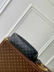 Louis Vuitton LV Pochette Monogram Accessoire XL 28 x 16.5 x 9 cm - 5