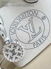 Louis Vuitton LV Blossom PM White Blue 20 x 20 x 12.5 cm - 2