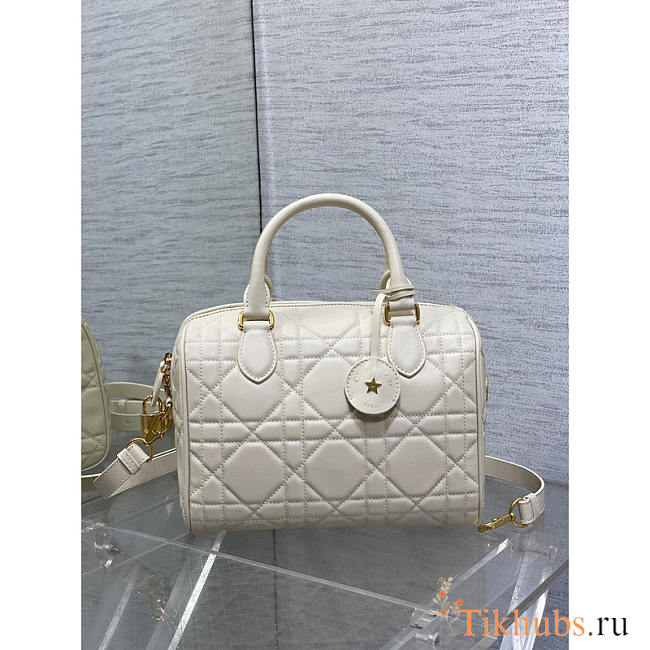 Dior Groove 25 Bag White Macrocannage Calfskin 25 x 19 x 16 cm - 1