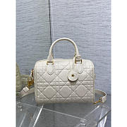 Dior Groove 25 Bag White Macrocannage Calfskin 25 x 19 x 16 cm - 1