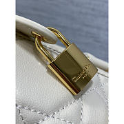 Dior Groove 25 Bag White Macrocannage Calfskin 25 x 19 x 16 cm - 5